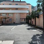 Paxora Sobe - *